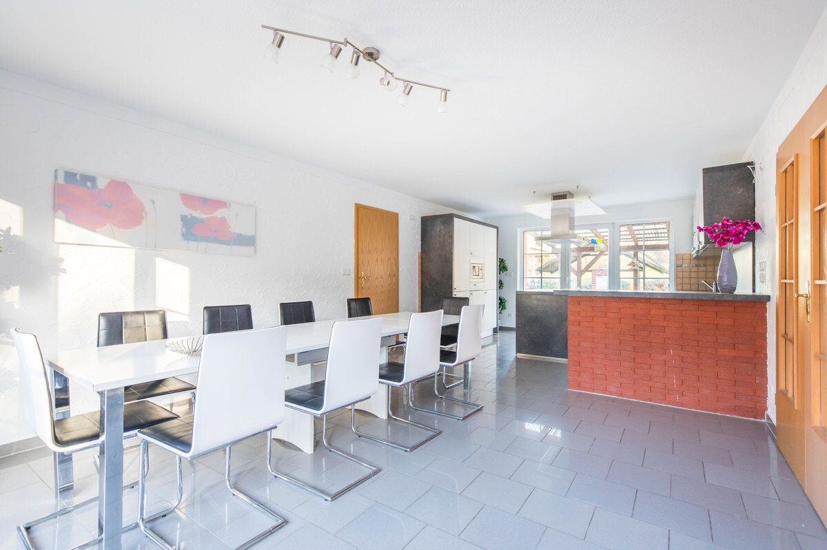 Esszimmer und Küche EG - 1. Wohnung