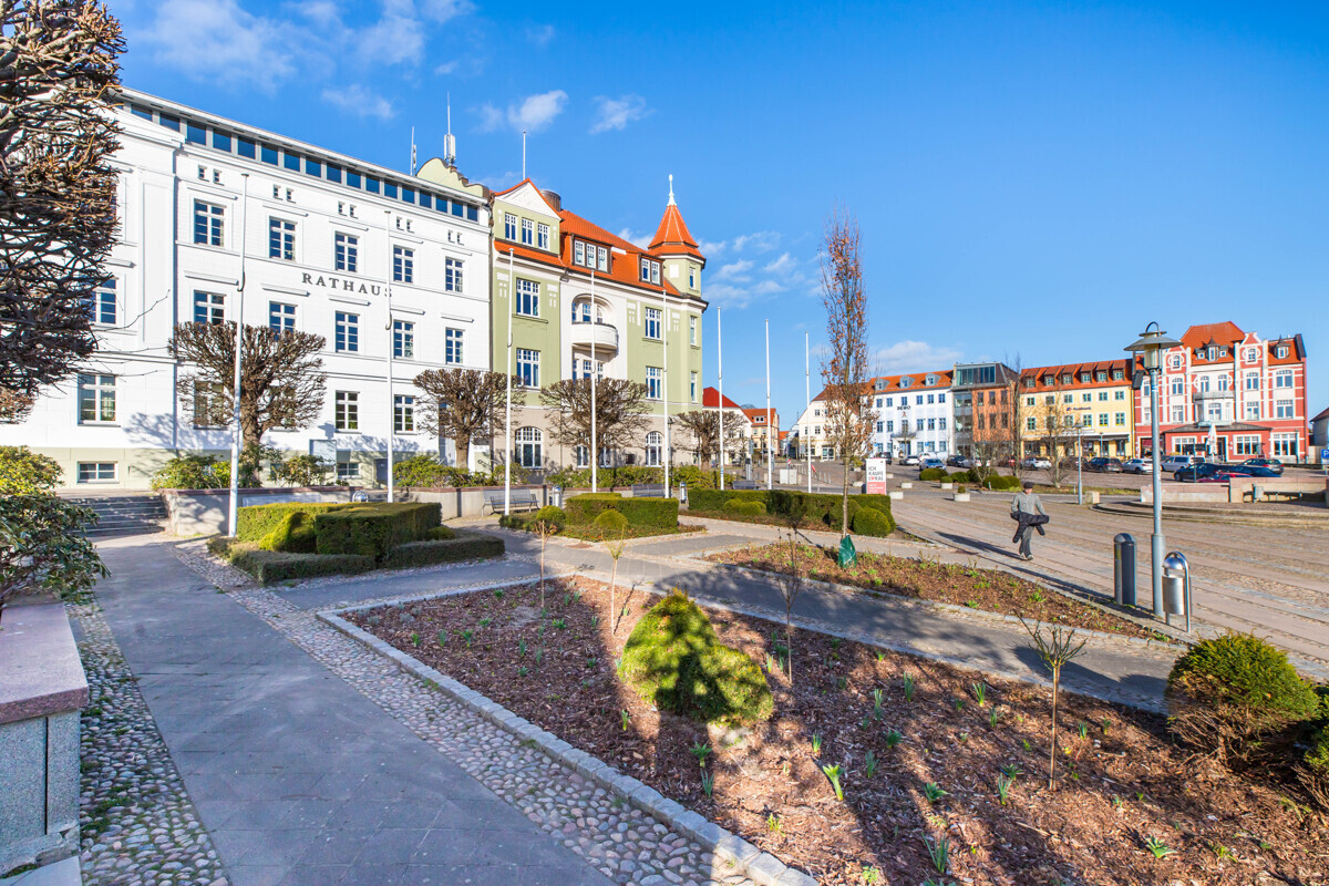 Rathaus und Marktplatz in Bergen