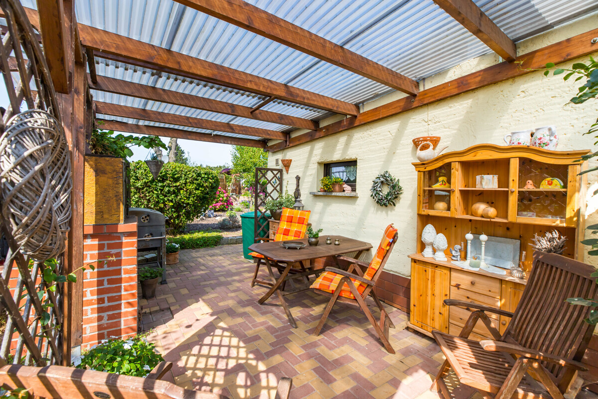 Überdachte Terrasse (auf Pachtgrundstück)