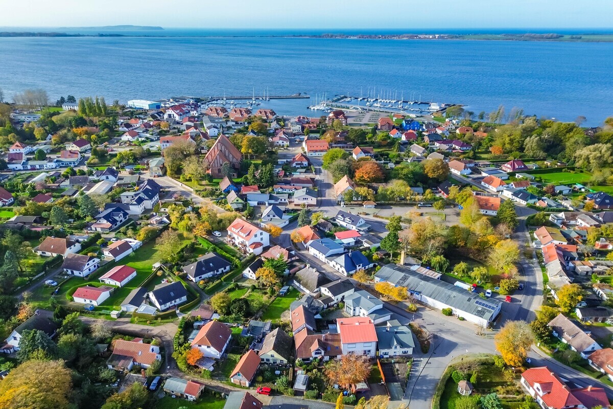 Blick über Wiek bis Hiddensee