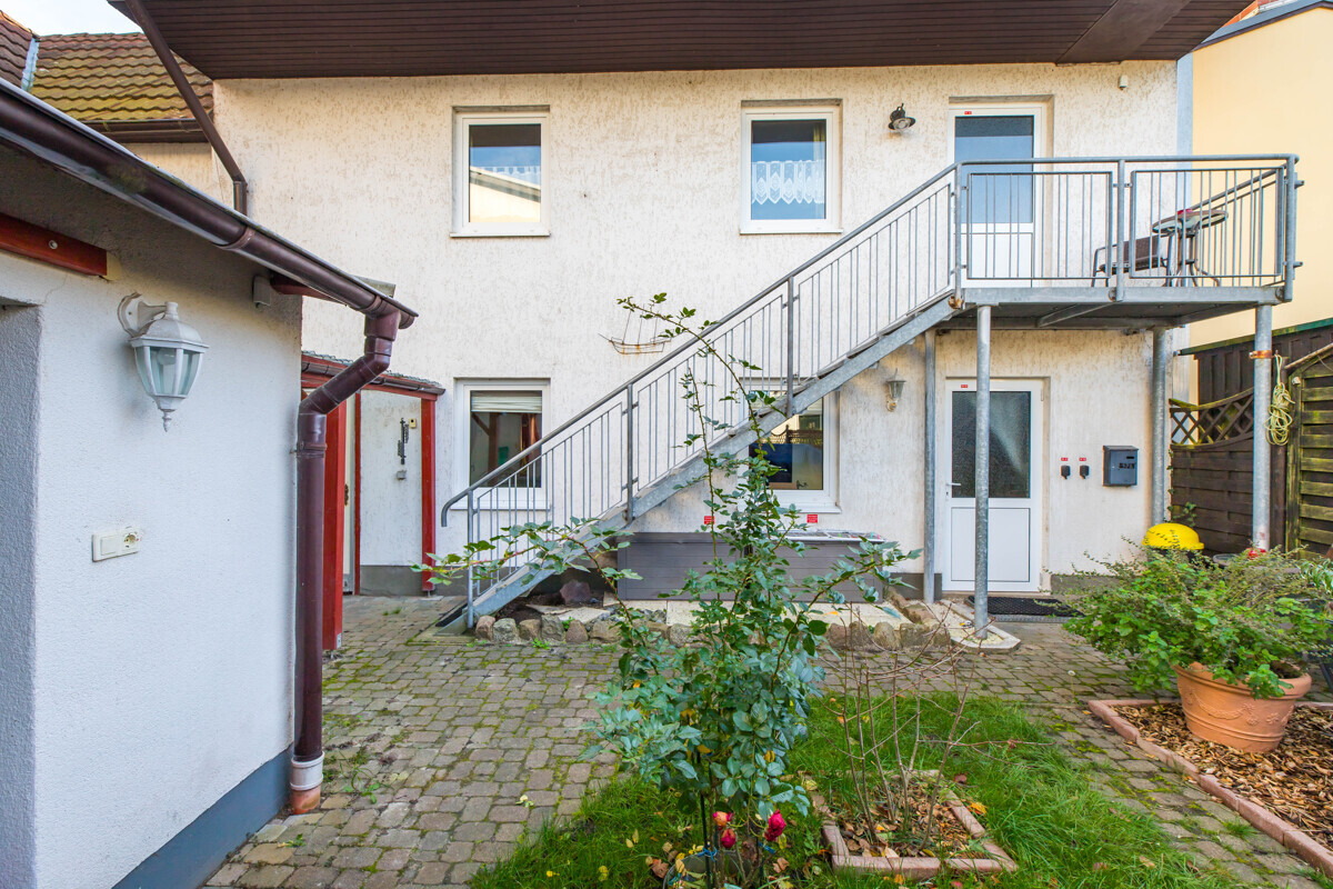 Nebengebäude mit 2 Wohnungen