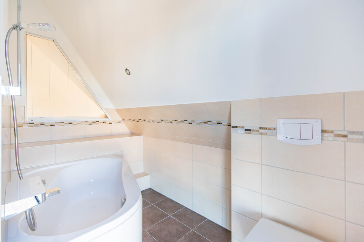 Dachgeschoss - privates Badezimmer