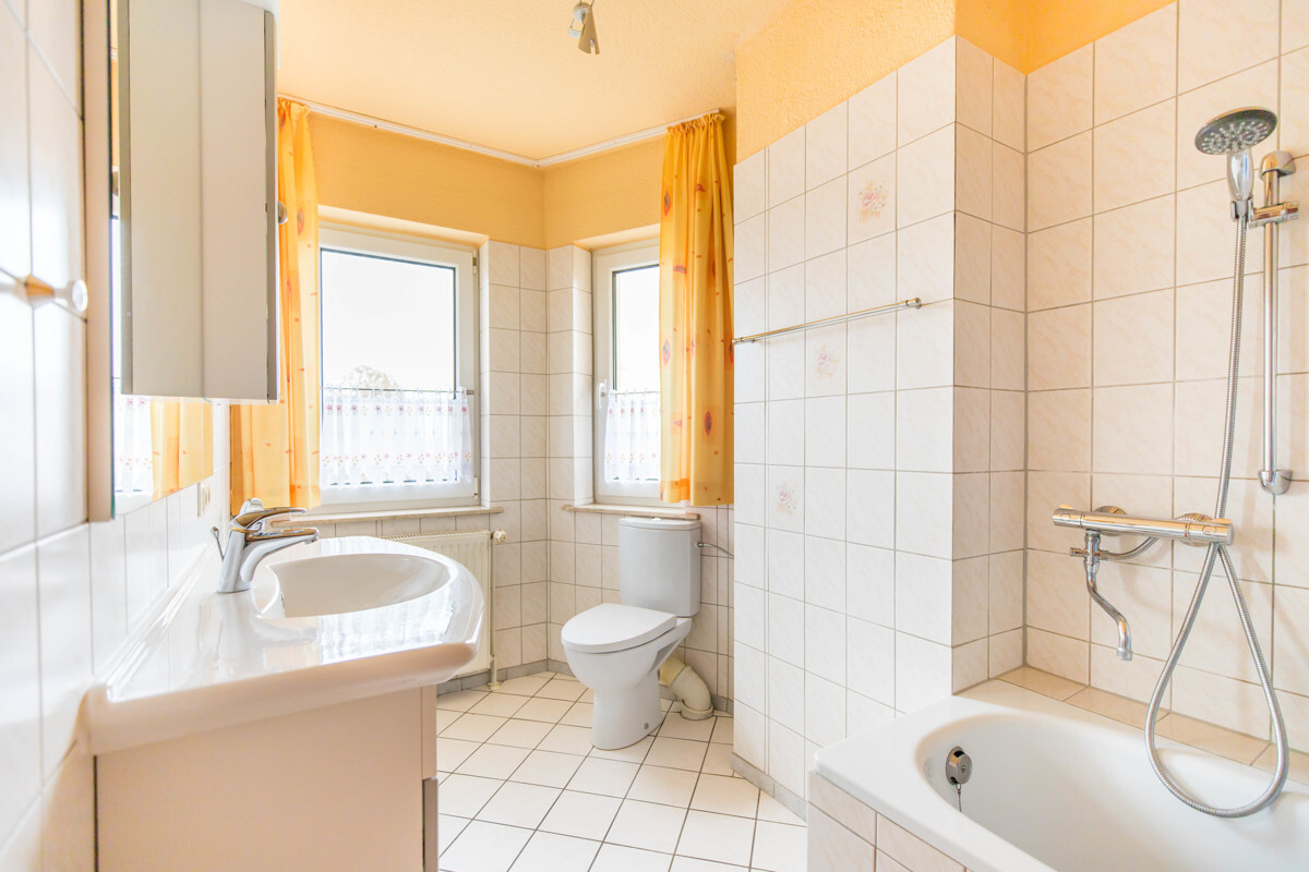 Wohnung 3 im DG - Bad