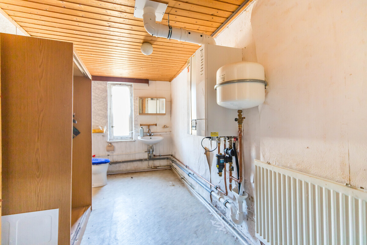 Heizungsraum mit WC im EG