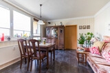 Wohnzimmer mit Balkon