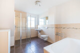Rechte DHH - Badezimmer