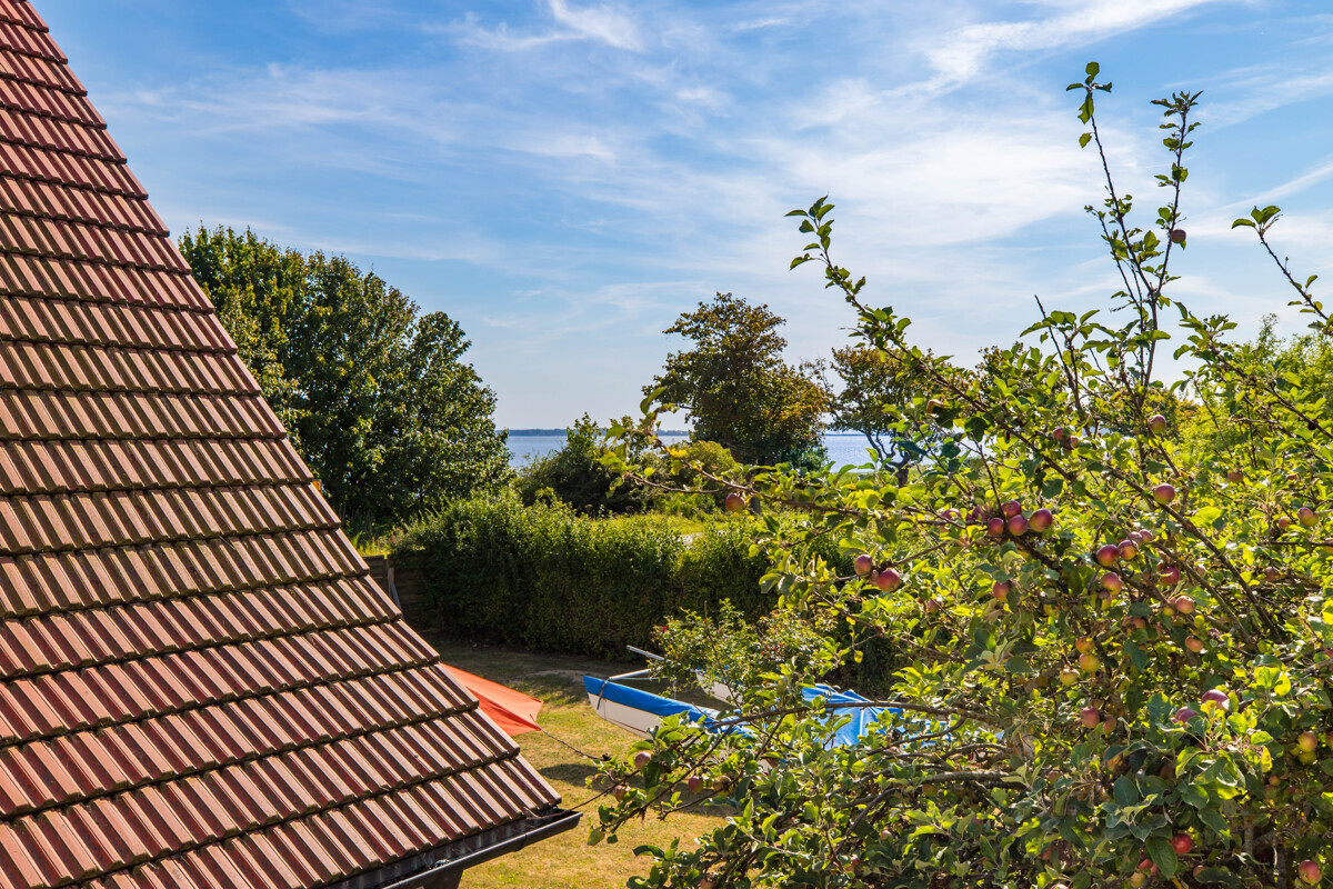 Nebengebäude - Blick zum Wasser