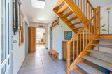 Eingangsbereich und Treppe zum DG