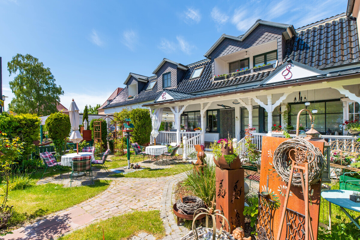 Garten- und Hausansicht - rechte Hausseite