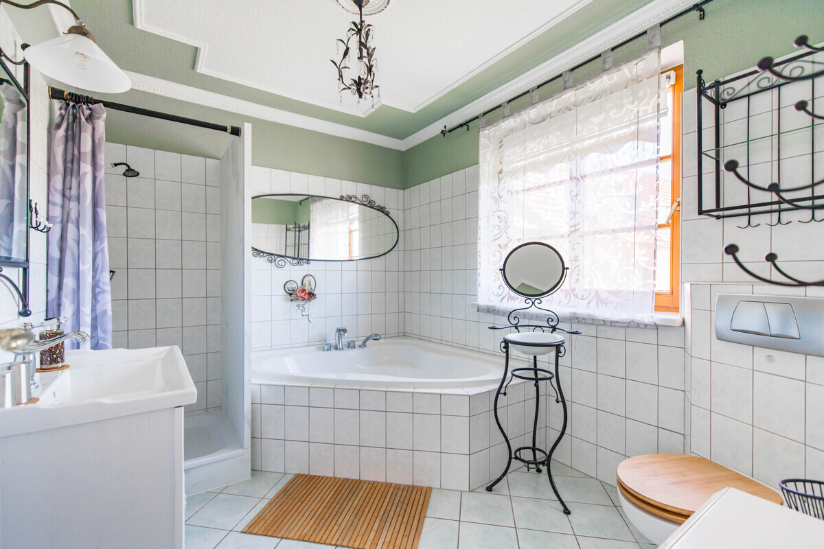 Betreiberwohnung - Badezimmer