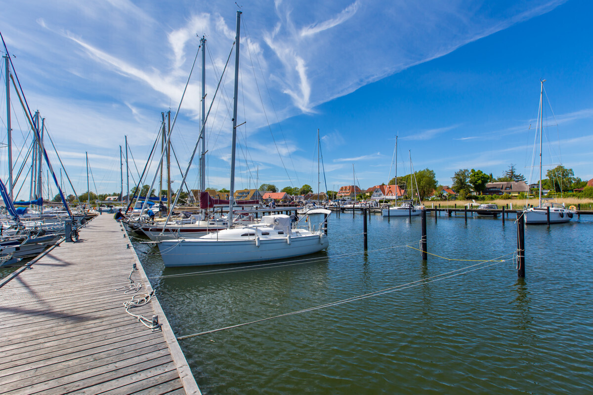 Nahegelegener Hafen in Breege