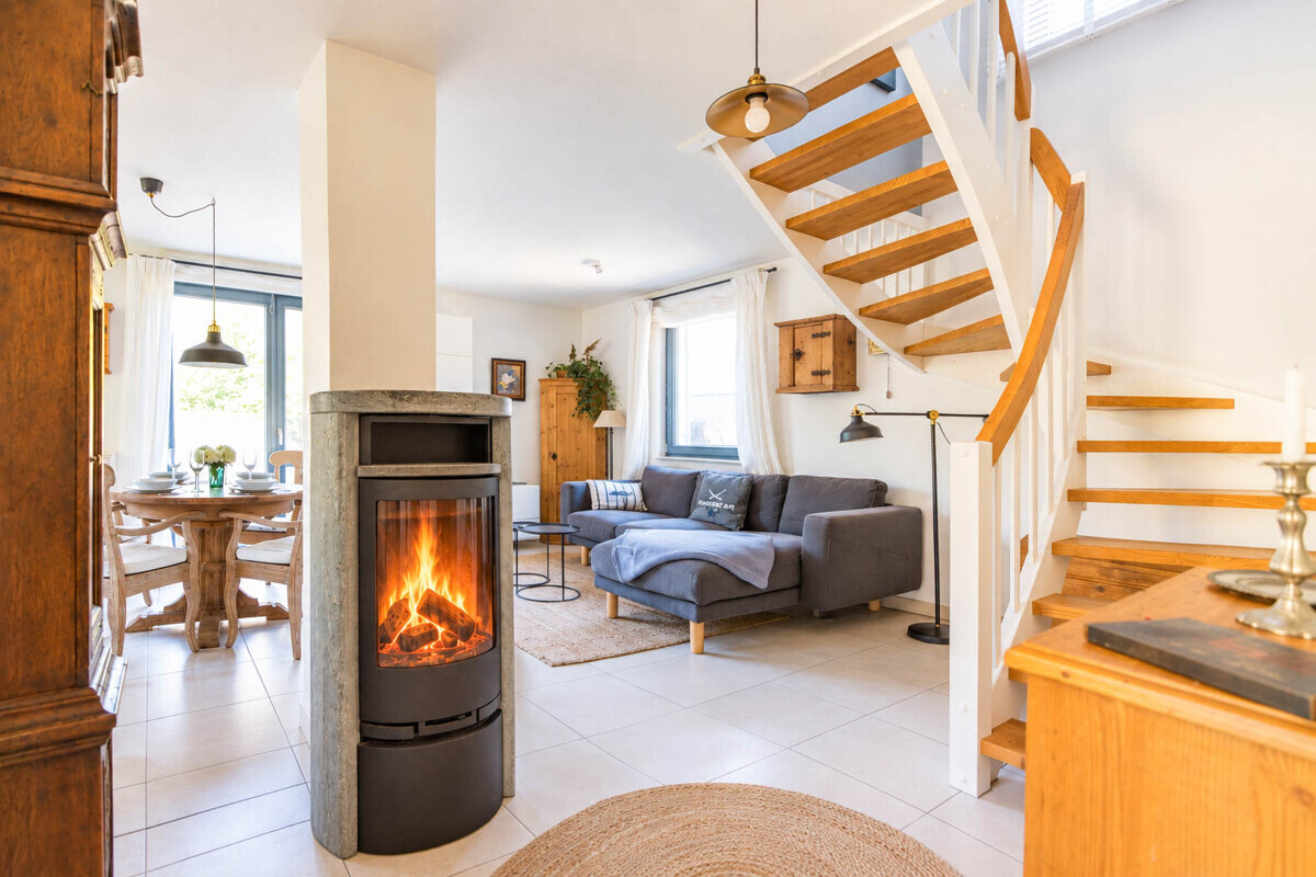 Wohnbereich mit Kamin