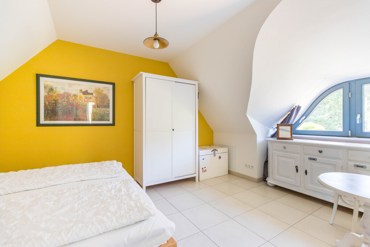 Schlafzimmer 2 DG