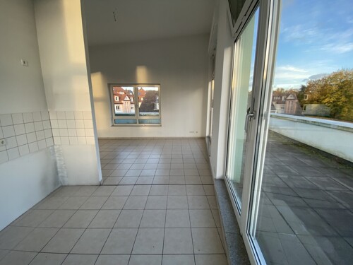 Wohn-/Esszimmer mit Dachterrasse