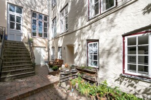 Innenhof mit Zugang zum Haupthaus