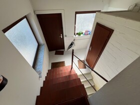 EG Treppe zum Hanggeschoß