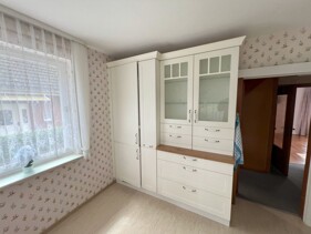EG Küche mit Blick auf die große Kühl_Gefrierkombination