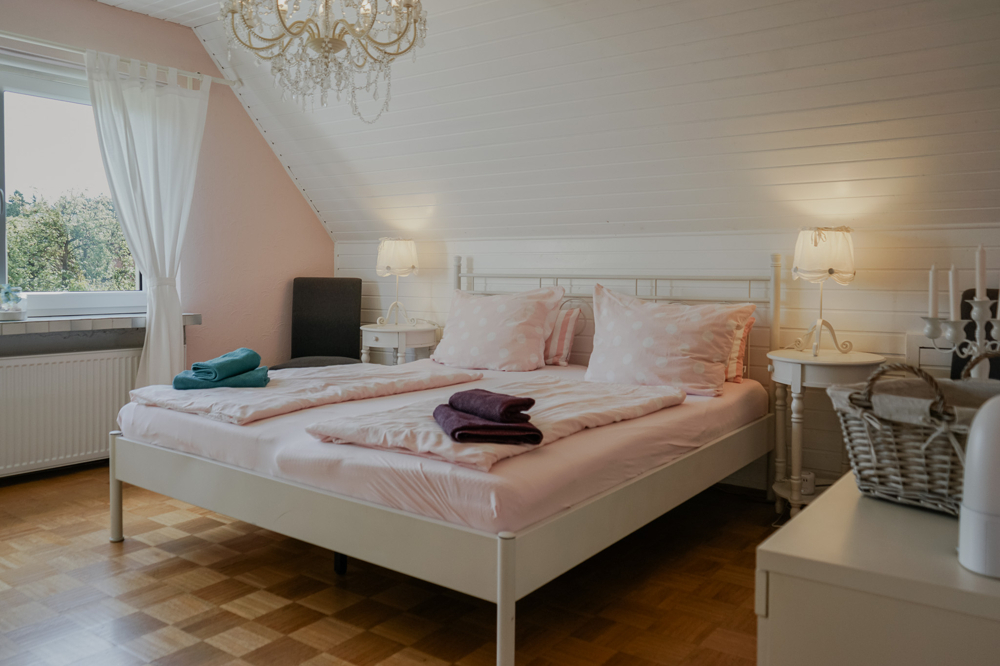 Schlafzimmer 1