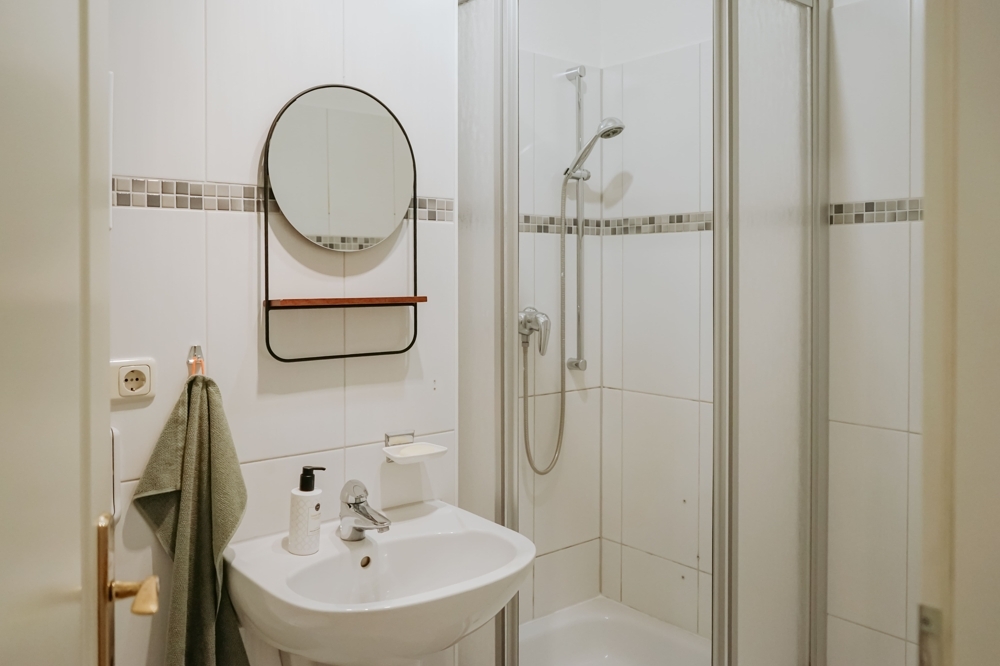 Badezimmer mit Dusche