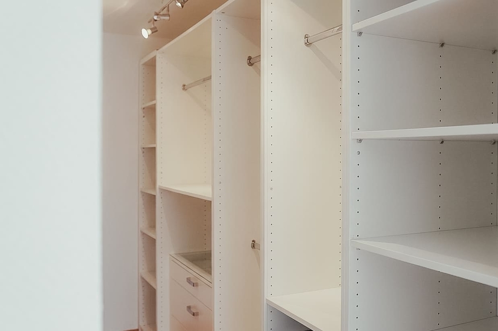 Kleiderschrank