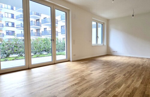 Wohnbereich mit Zugang zur Terrasse