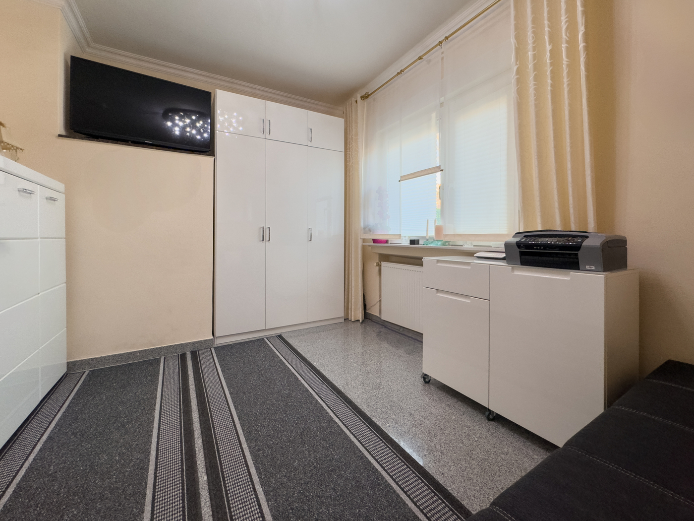 Büro/Kinderzimmer EG