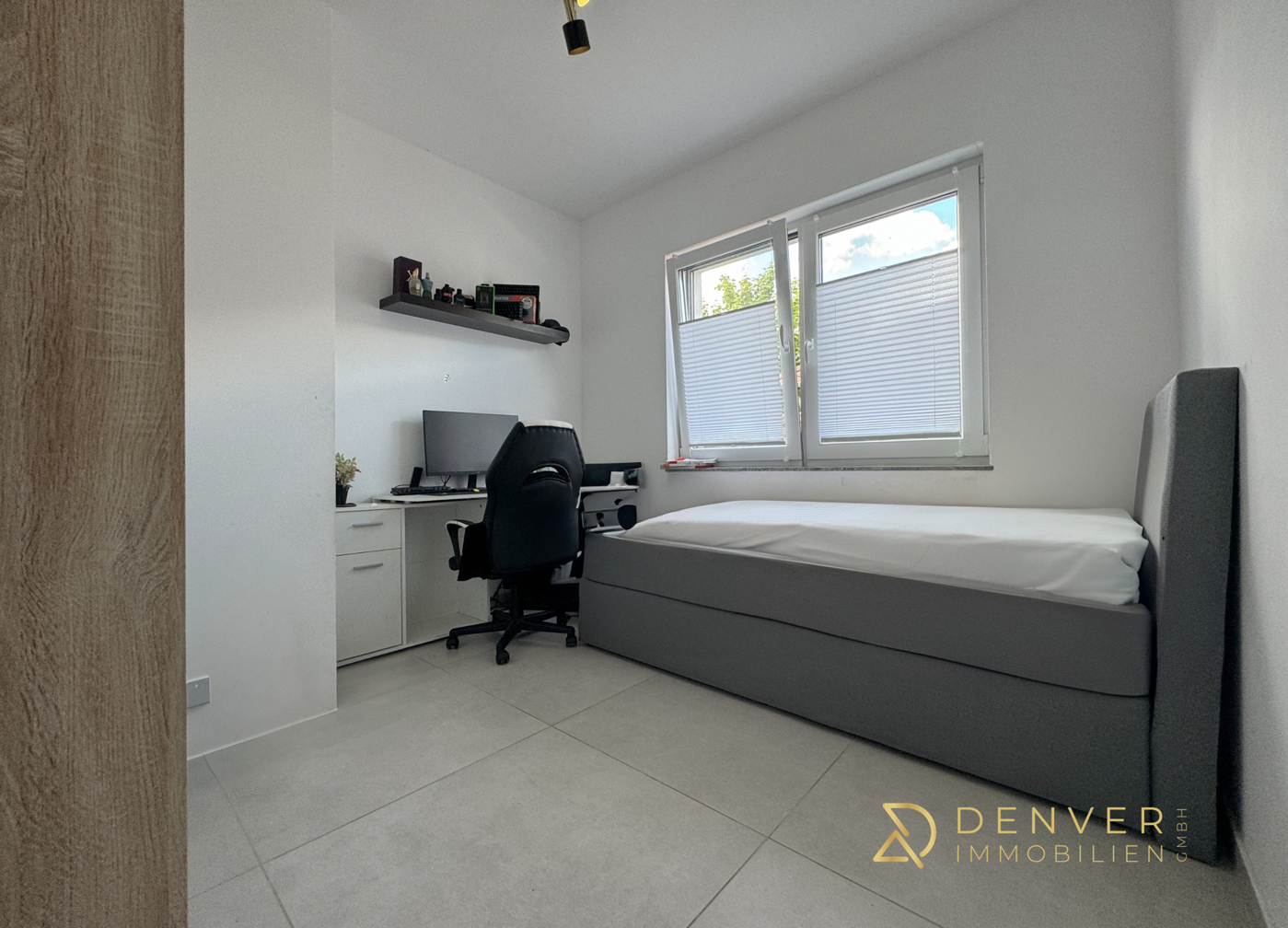 Zimmer EG (Büro oder Schlafzimmer)