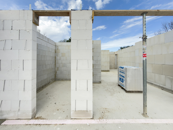 Blick vom Balkon (Büro und Wohnküche)