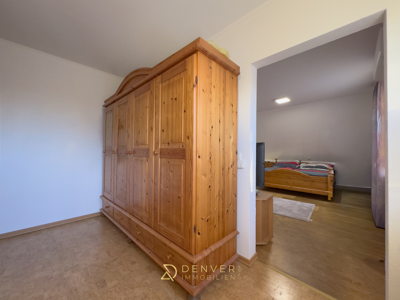 Haupthaus: Schlafzimmer mit Ankleide