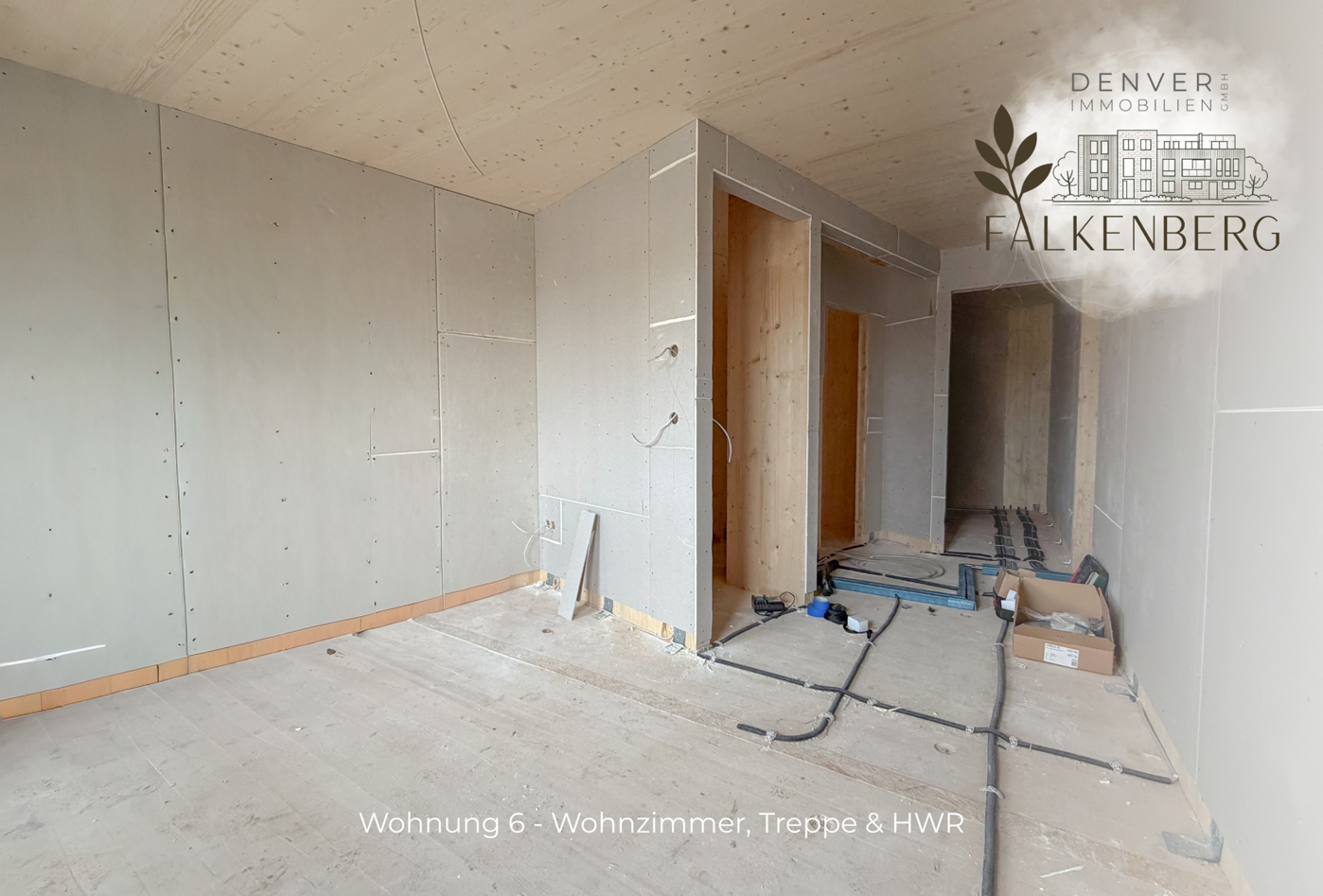 Wohnzimmer mit HWR und Treppenaufgang + Abstellraum