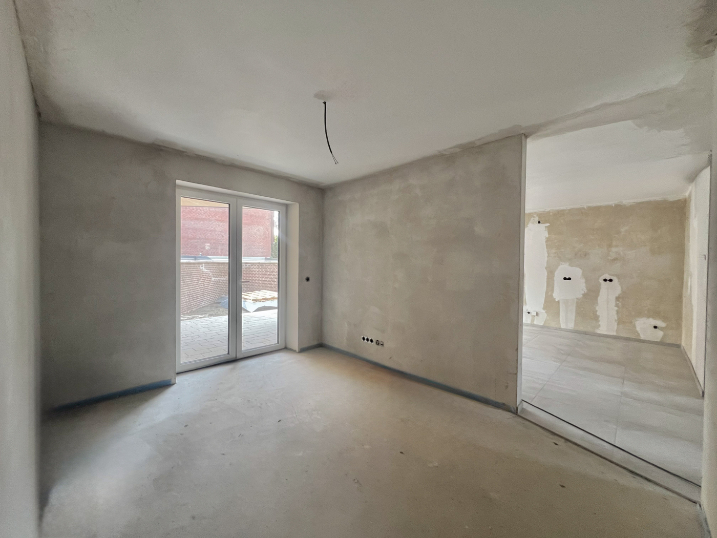 Wohnzimmer und Küche mit Terrassen 