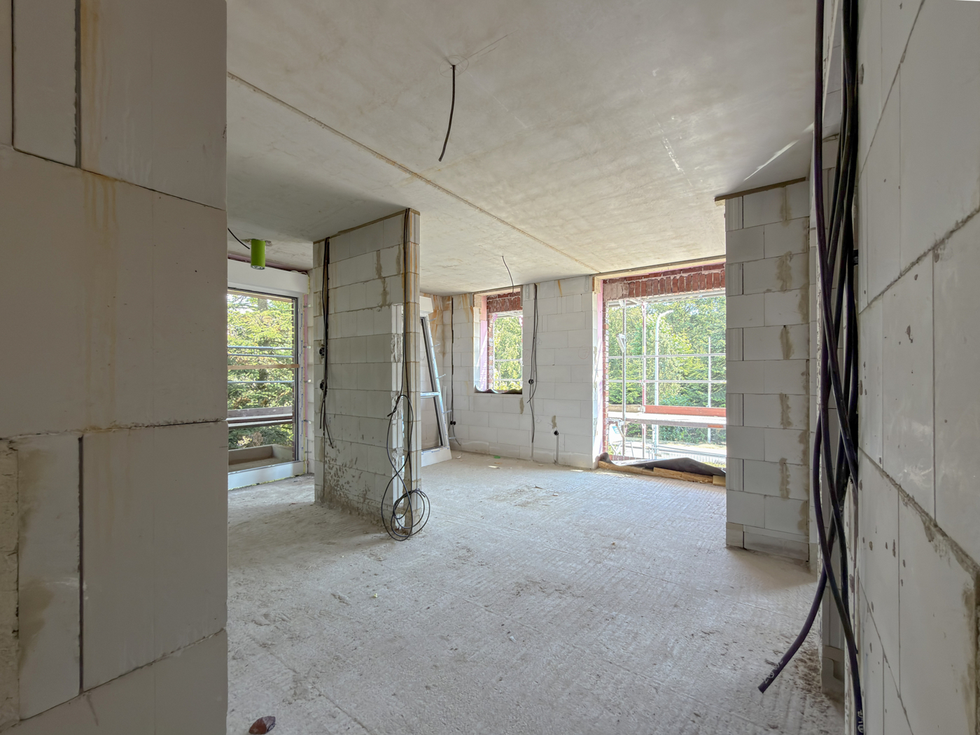 Wohnküche mit Trennwand und Balkon 