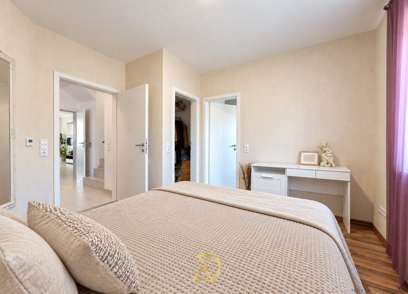Haus links_Schlafzimmer im EG mit Ankleide und Bad