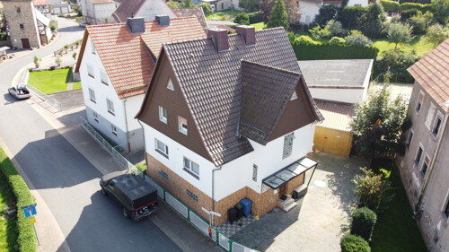 Haus mit Hof und Eingang