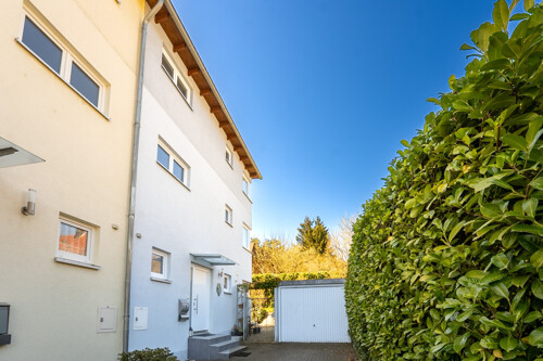 Hauseingang mit Garage