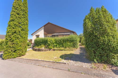 Seitlicher Blick auf das Haus