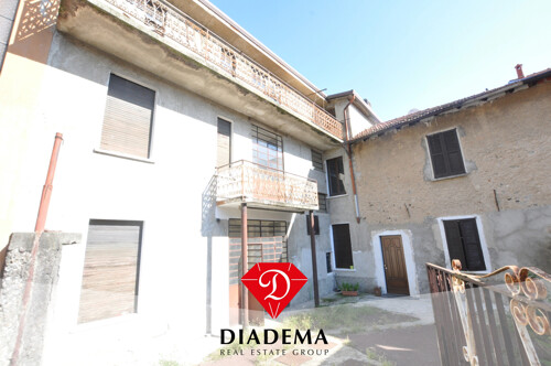 Intero stabile da ristrutturare