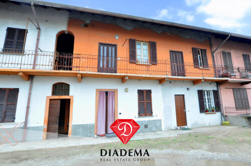 Porzione di casa con 2 appartamenti