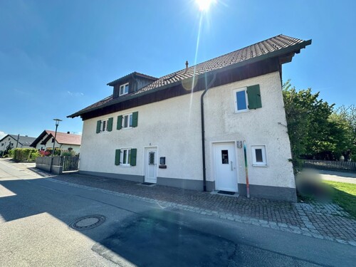 Außenansicht mit Eingang 2 und Praxiseingang