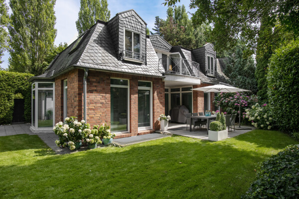 Blick in den wunderschönen Garten