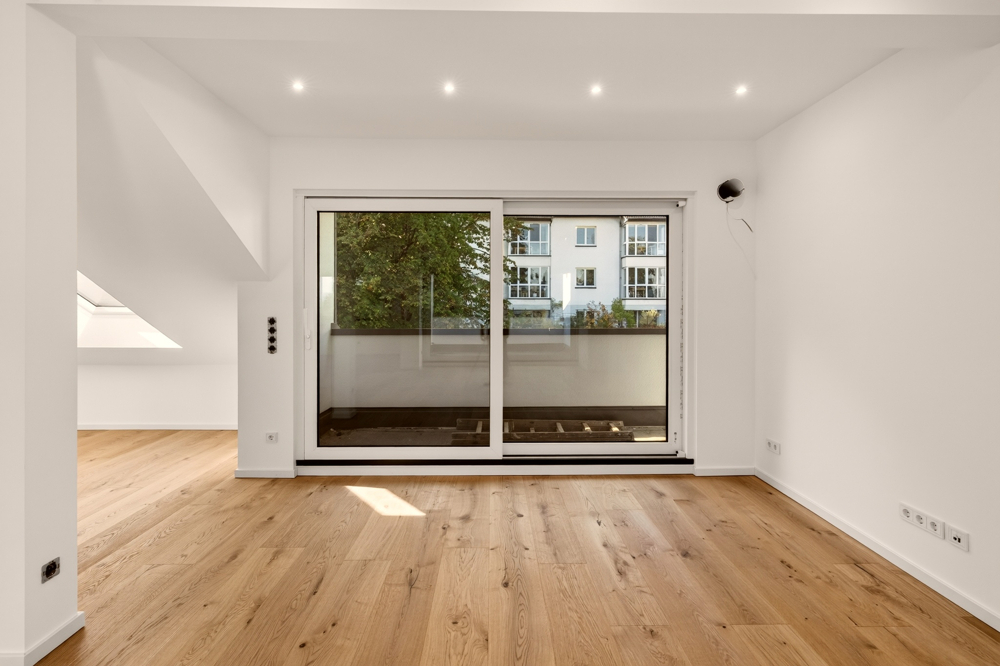 Balkon zur Straße DG