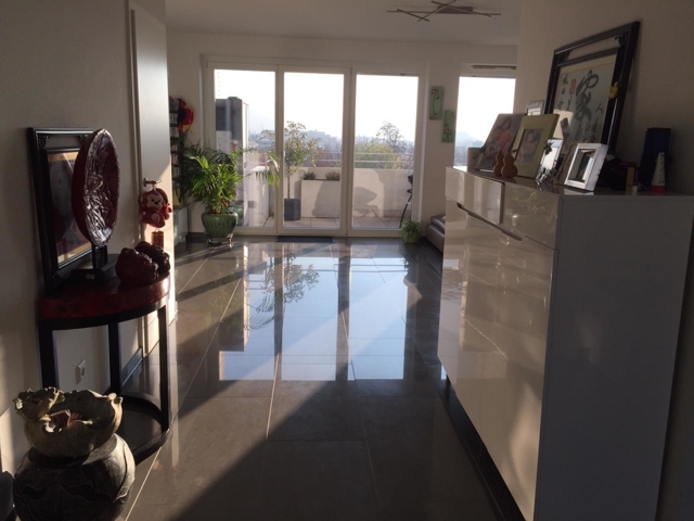 Blick vom Flur ins Wohnzimmer