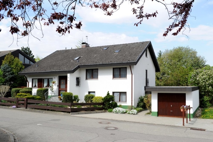 Einfamilienhaus mit Einliegerwohnung