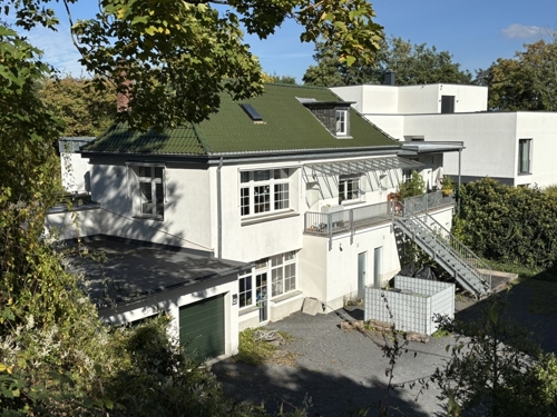 3-Parteienhaus + 3 Garagen