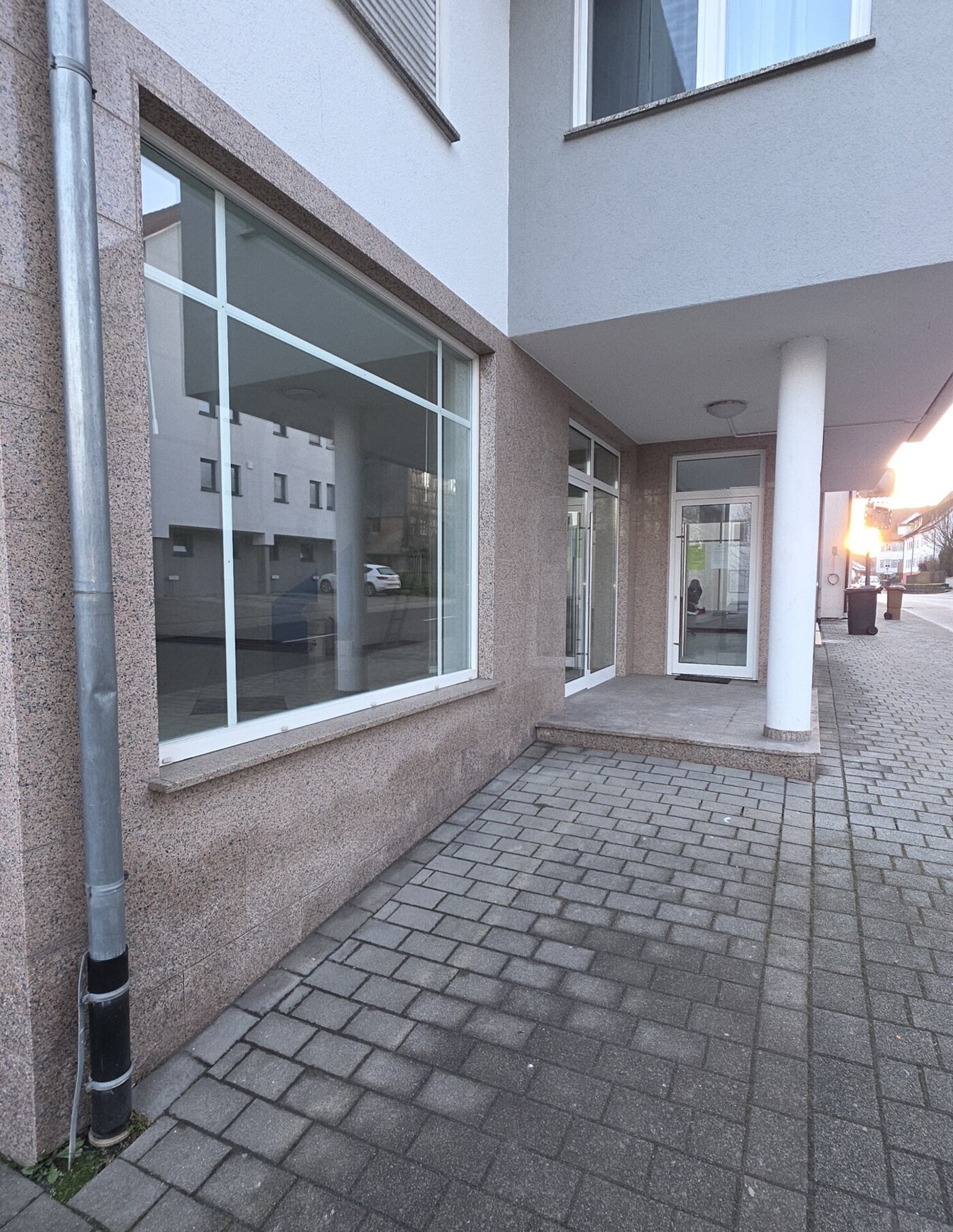 großzügige Schaufenster