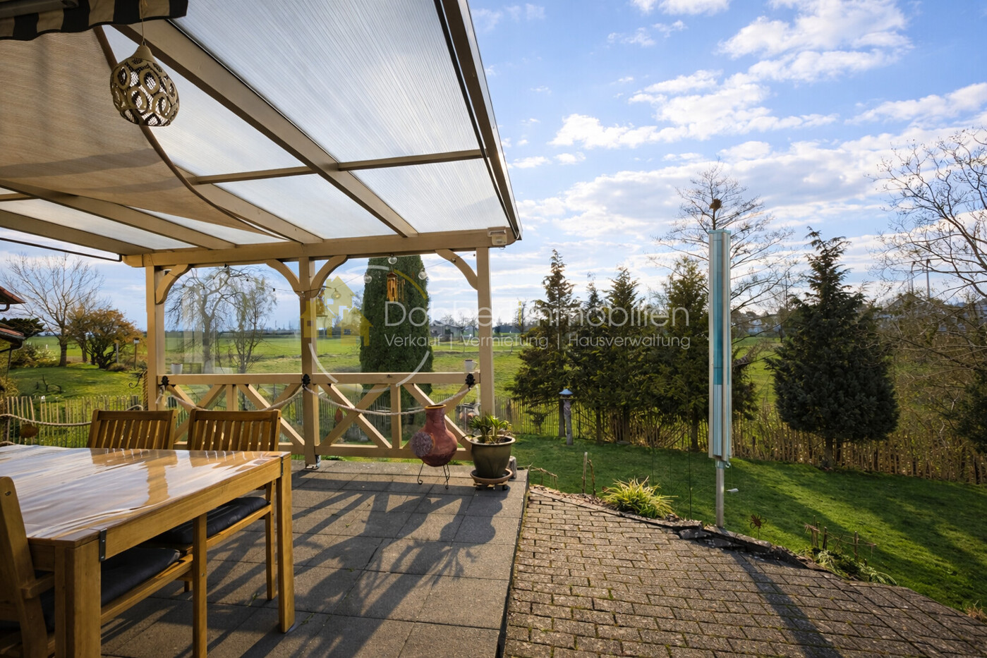 überdachte Terrasse