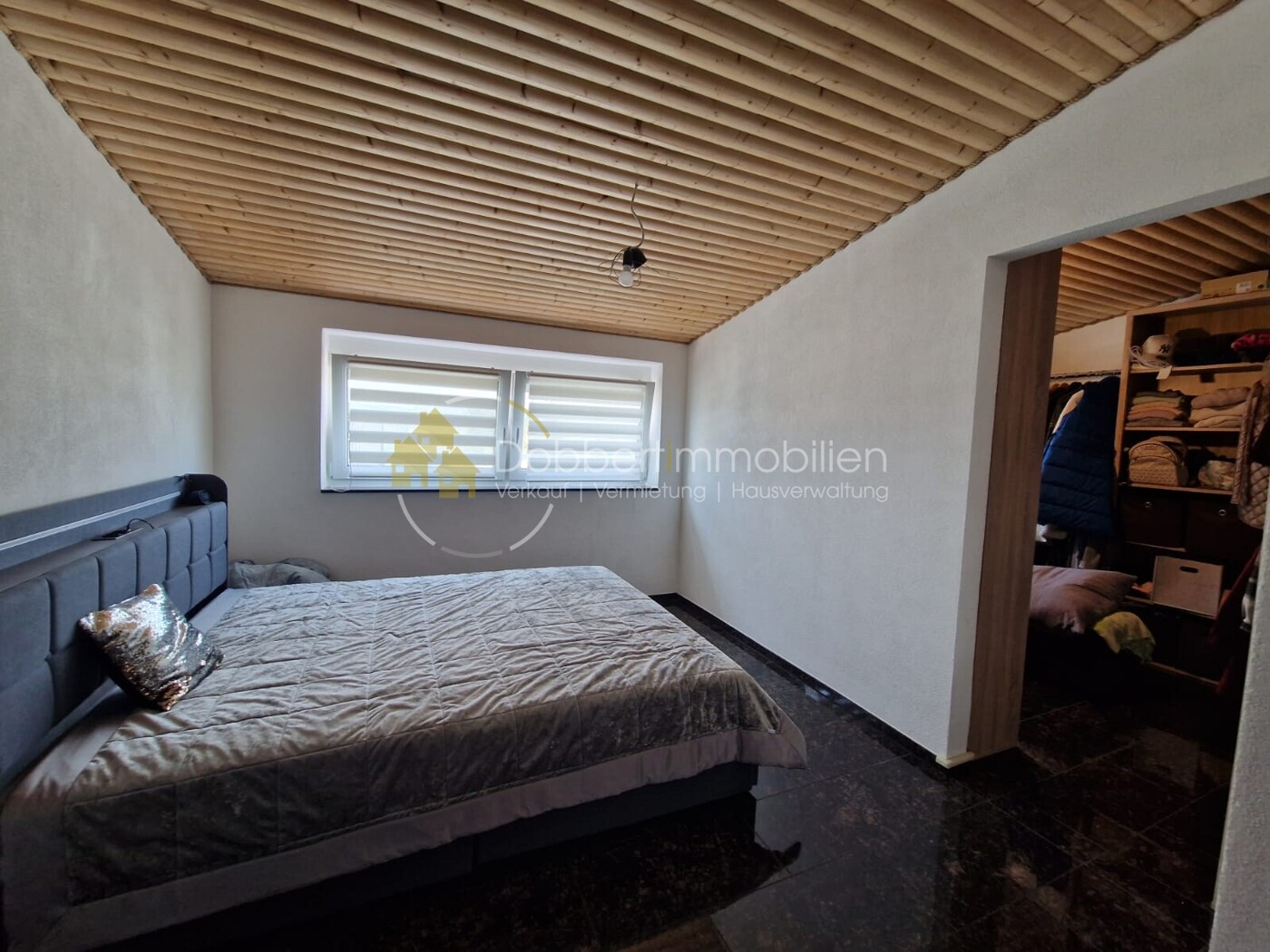 Schlafzimmer DG