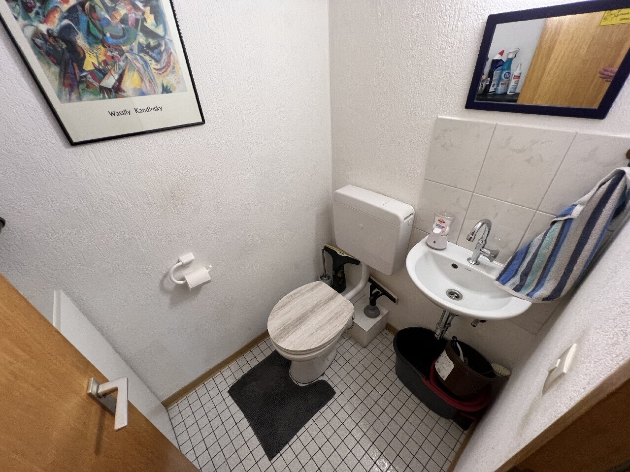 separates WC
