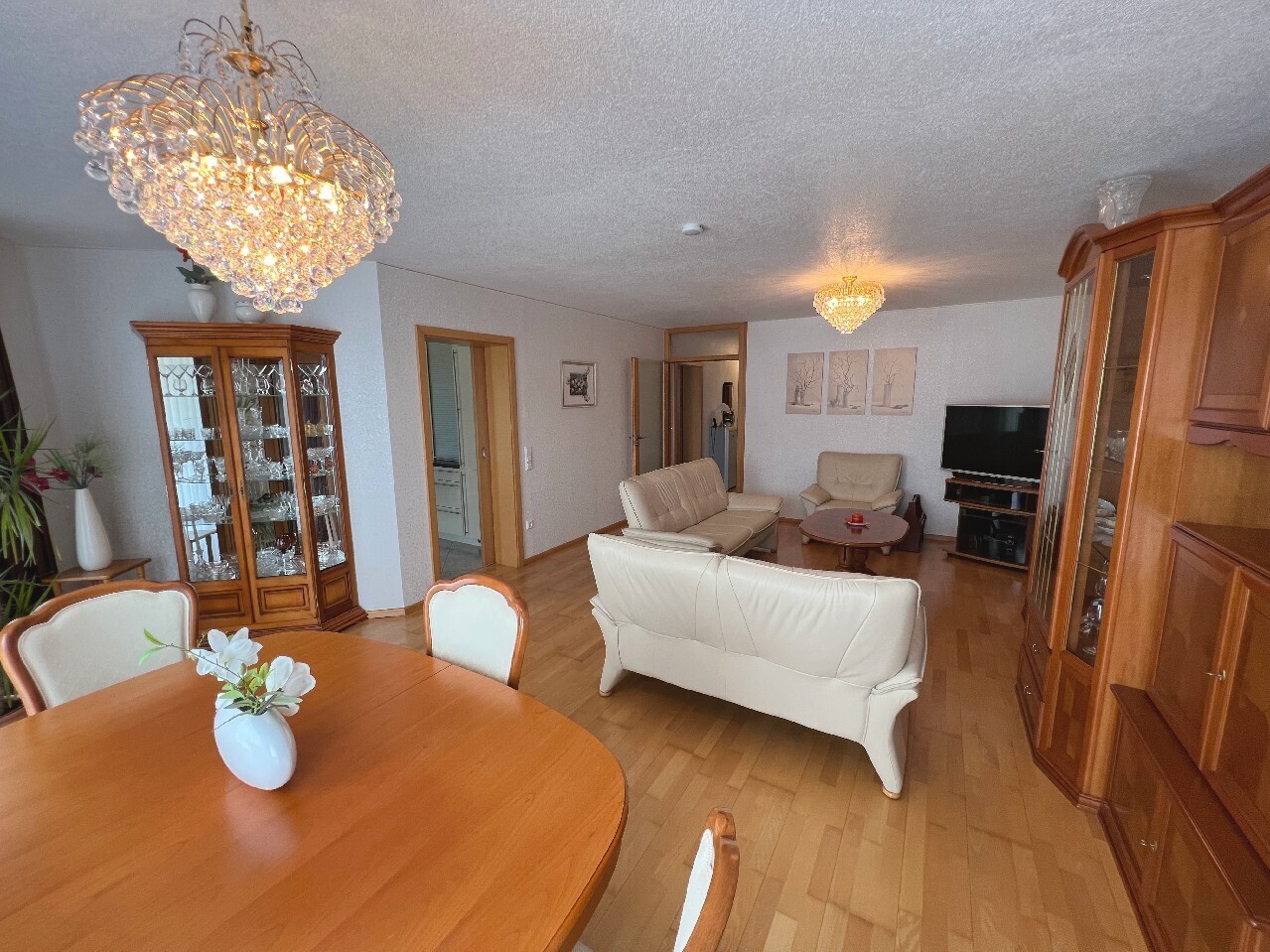 Wohnbereich mit Blick zur Küche