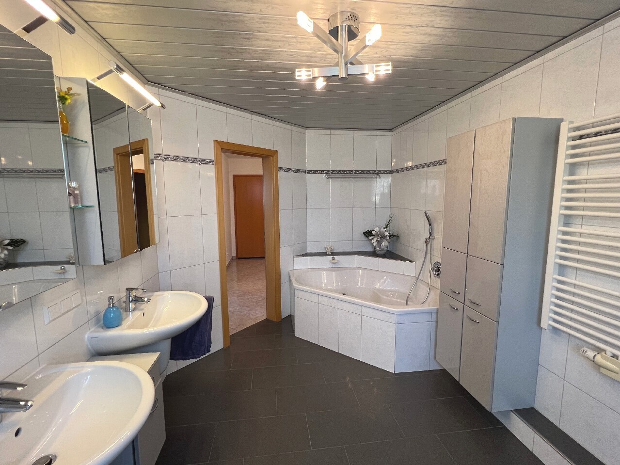 Badezimmer - weitere Ansicht